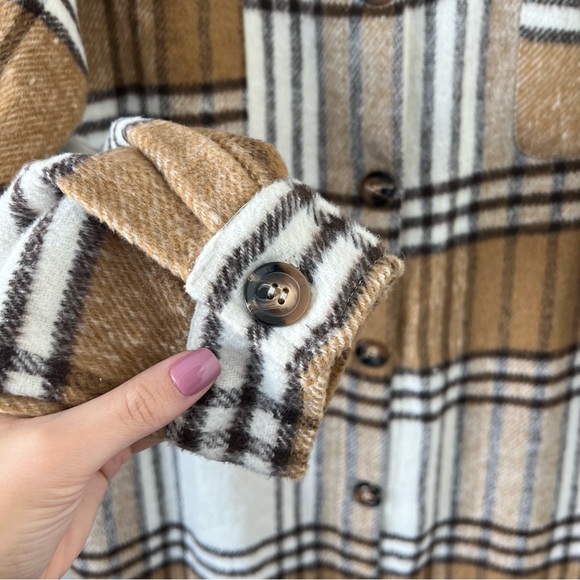 ⭐️SOLD⭐️ Women’s Brown Long Flannel Plaid Button Front Shacket Trench Coat - Picture 5 of 6